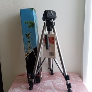 Tripod w Pan Head Adjustable 19" to 49"  & Case  NEW